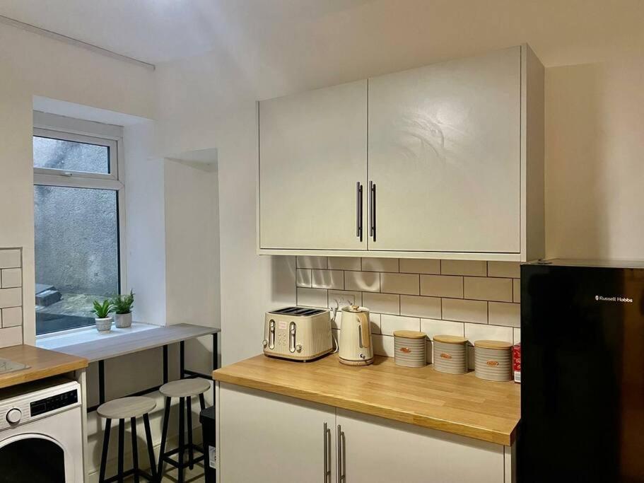 Cozy & Spacious 3-Bedroom Home By Tailored Accommodation Swansea Exteriér fotografie