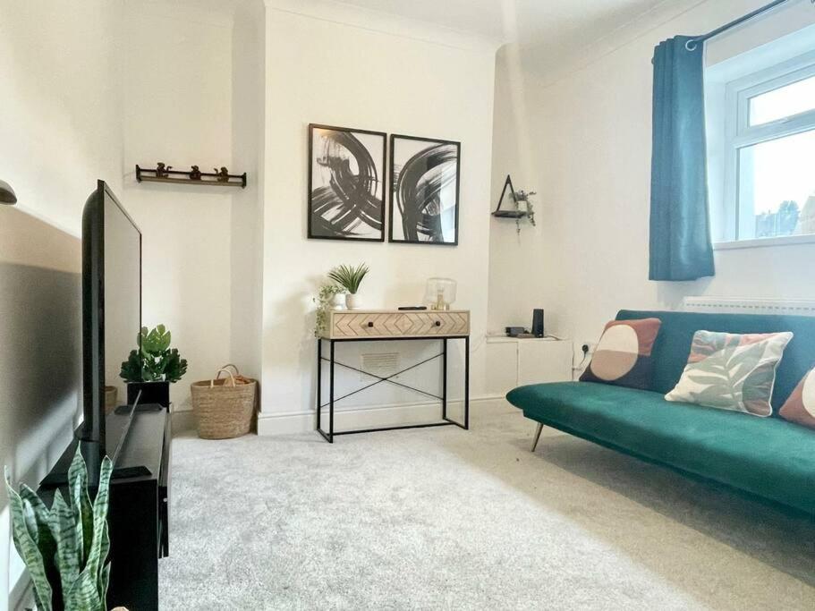 Cozy & Spacious 3-Bedroom Home By Tailored Accommodation Swansea Exteriér fotografie