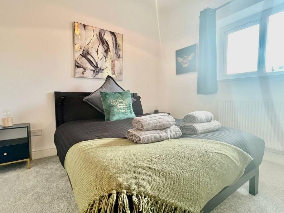 Cozy & Spacious 3-Bedroom Home By Tailored Accommodation Swansea Exteriér fotografie